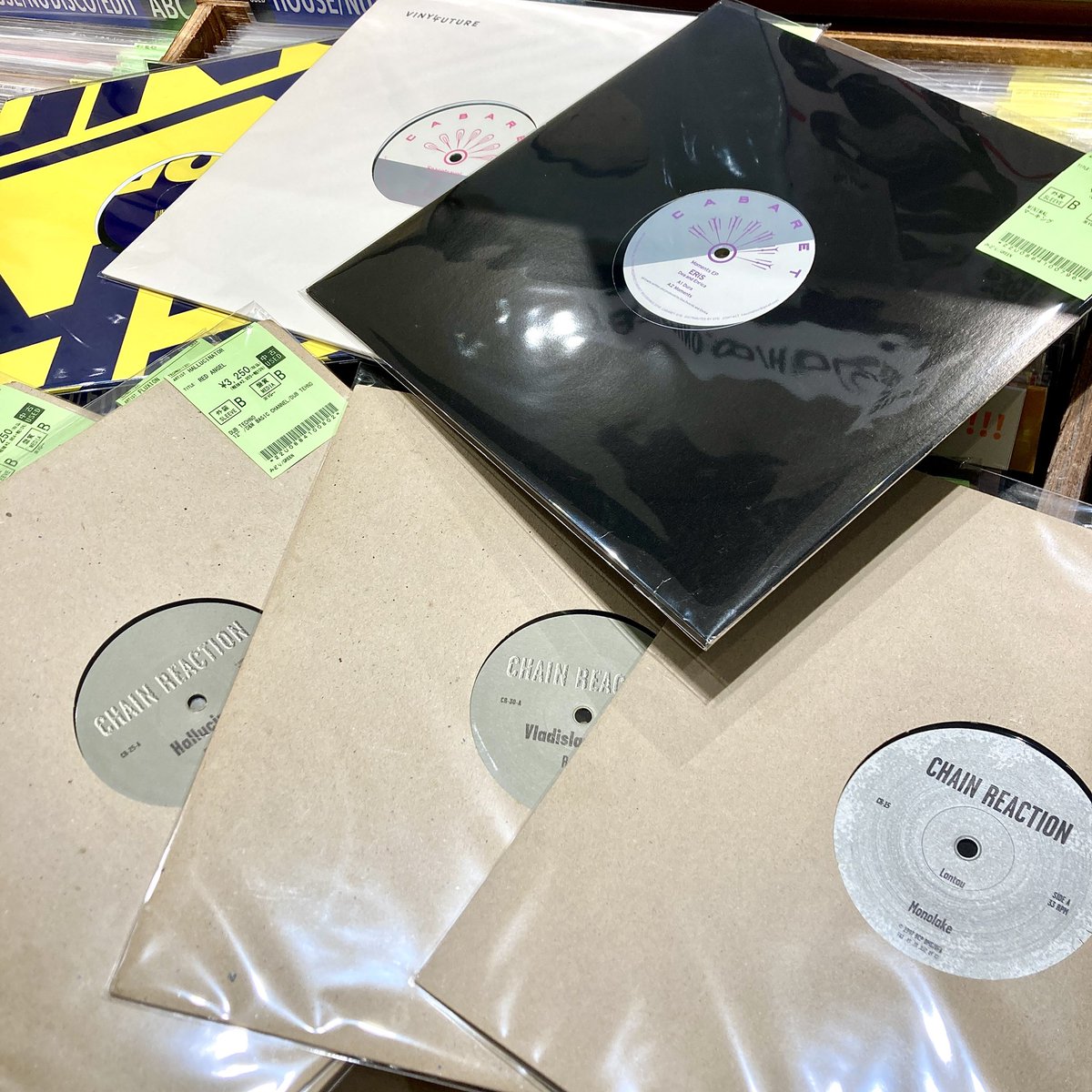 diskunion_dkw's tweet image. 【川崎TECHNO/HOUSE】 

1/16(金) 緊急開催！
MINIMAL / DUB USED VINYLセール!! 90枚超放出!!!

河村祐介氏著作「DUB入門」や、

MERMAID氏の「DUBMAID」などなど、

昨今機運が高まる"ダブ"を軸にセールを開催！

#ディスクユニオン川崎 
#dub
#minimal  

diskunion-kawasaki.blog.jp/archives/29321…