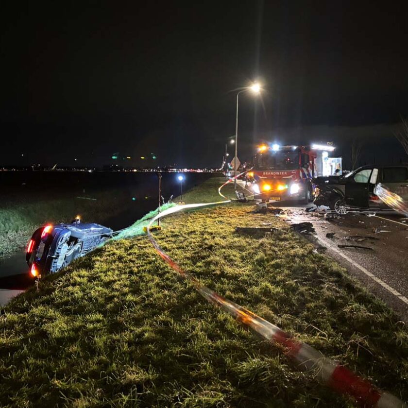 Zwaargewonde bij frontale aanrijding op de Spoorlaan