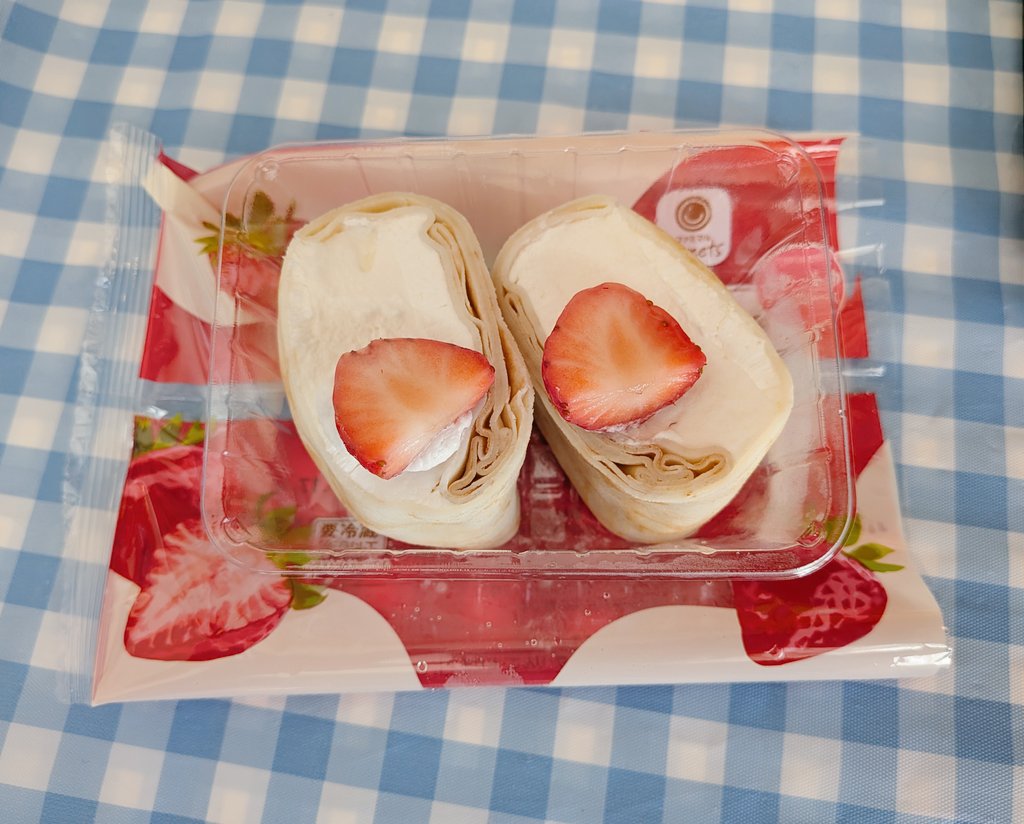 今日の🍓おやつは
もちっと食感いちごのクレープ🍓
もぅ美味しすぎ💕2つじゃたりない😋💕