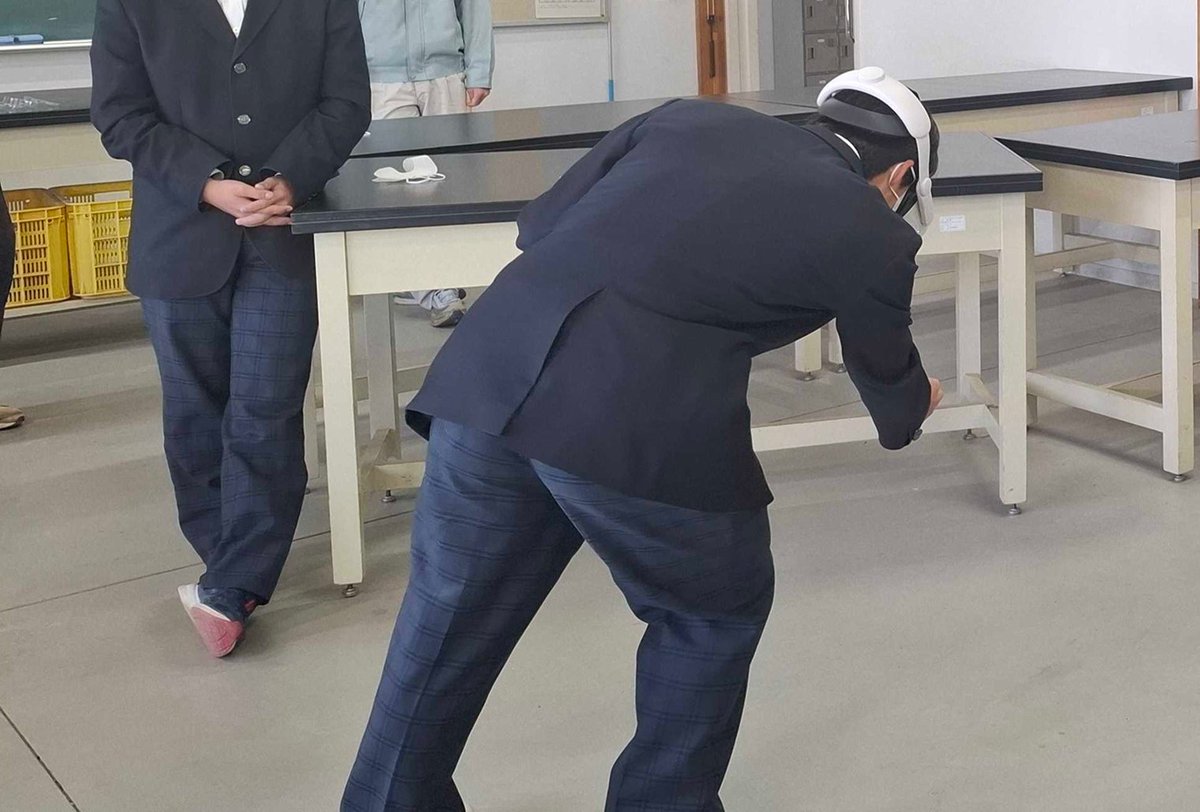 happyquality_jp's tweet photo. 本日は浜松大平台高校様にて、2回目となるVR安全教育の授業を実施しました🏫✨

今回のテーマは「耕運機」。

「うわっ！」と驚きの声が上がるほどリアルなVR体験を通じて、生徒の皆さんに“予期せぬ危険”を肌で感じていただけたようです🚜💨

#HappySafety #VR #安全教育 #スマート農業 https://t.co/cFZEmaNLfU