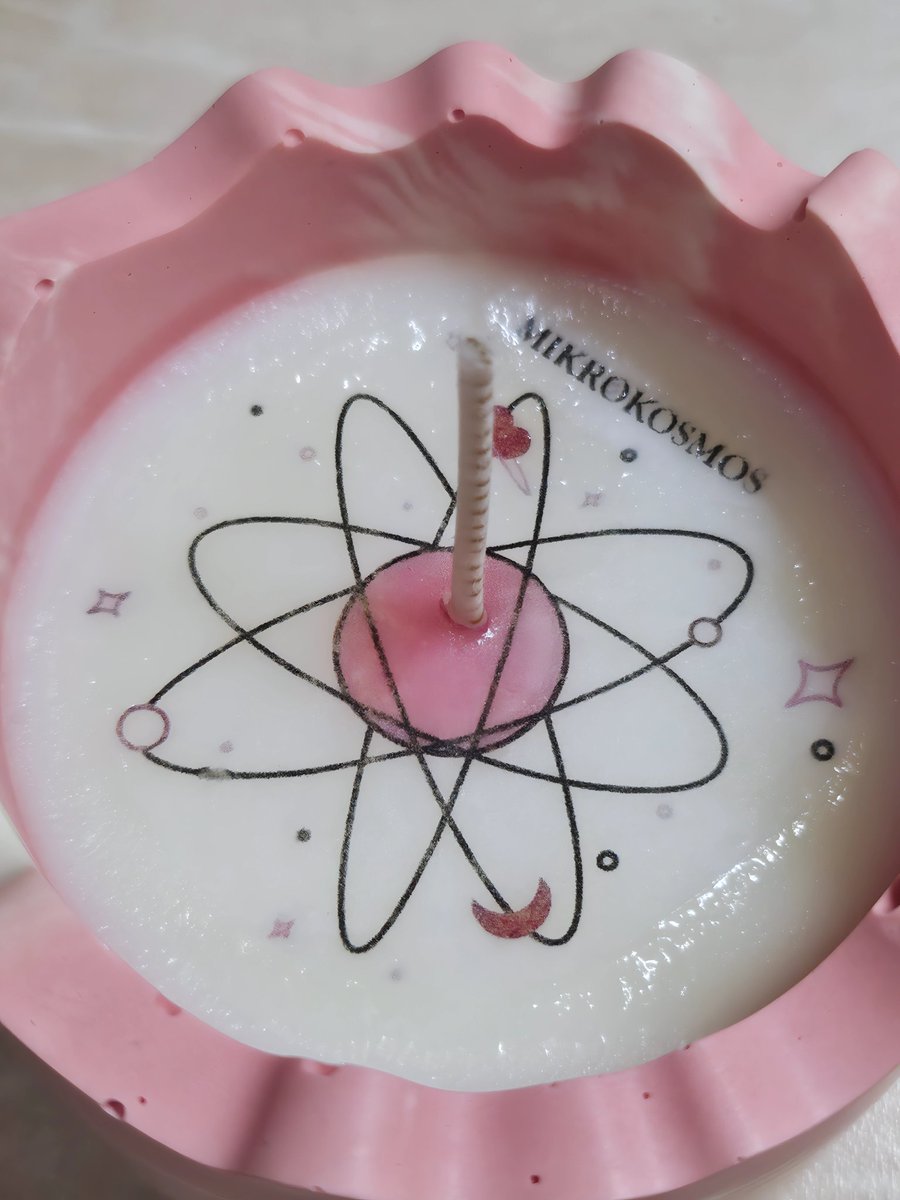 Map of the soul: Persona  — 
аромат, который воплощает нежность цветочного букета и по праву считается одним из изысканных и  трогательных в нашей лавке!

Он словно переносит вас в момент, когда в морозный день перед вами распускается изысканный букет из пионов и роз