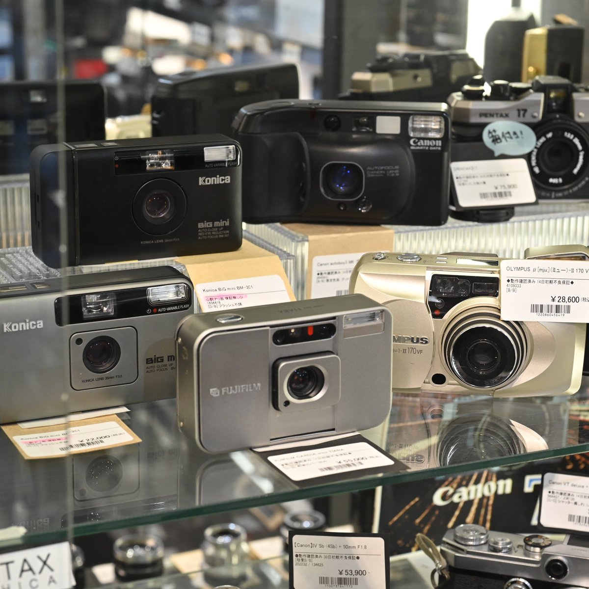 ポケットサイズの電動コンパクトフィルムカメラたち、常に持ち歩いて