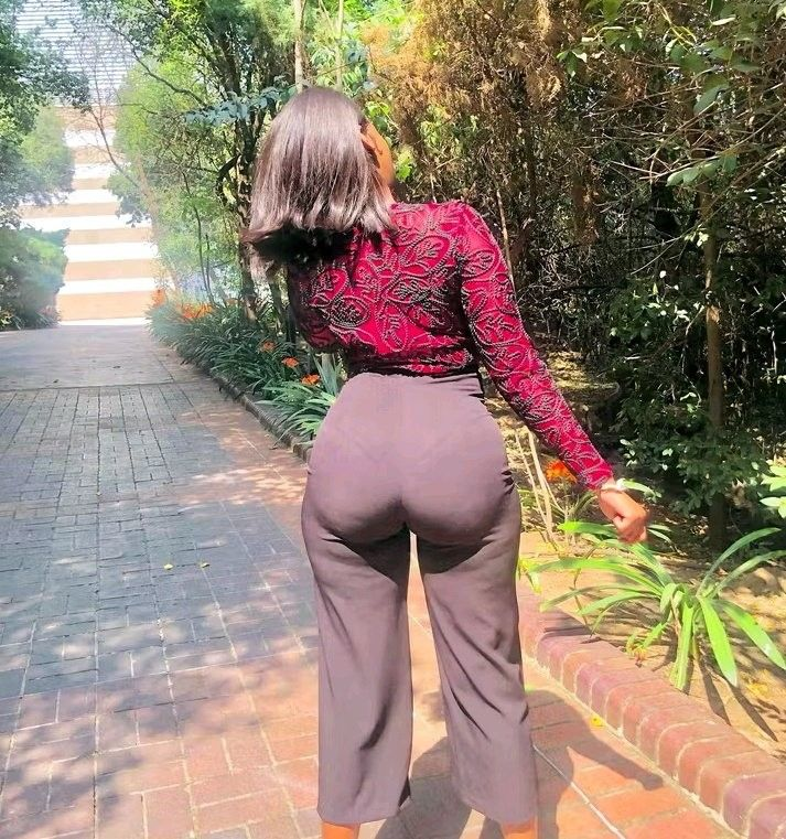 pornlanka's tweet photo. Sun Fu**k my Ass #bigass #hot #ass #peach https://t.co/QZwmtv7Pff