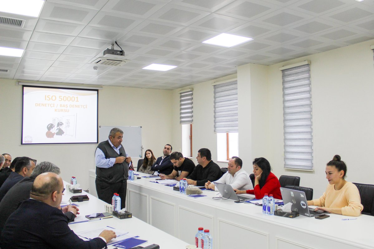 azstandart's tweet image. Azərbaycan Standartlaşdırma İnstitutunun təşkilatçılığı ilə ISO 50001:2018 "Enerji menecment sistemləri-Tələblər və istifadə üzrə rəhbəredici göstərişlər" beynəlxalq standartı əsasında baş auditor təlimi keçirilib.

Ətraflı – shorturl.at/zW94P

#Azstand