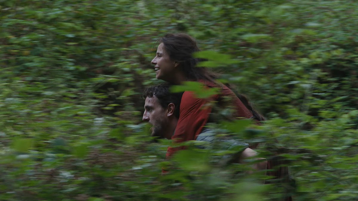 screenscaps's tweet image. hamnet (2025) dir. chloé zhao