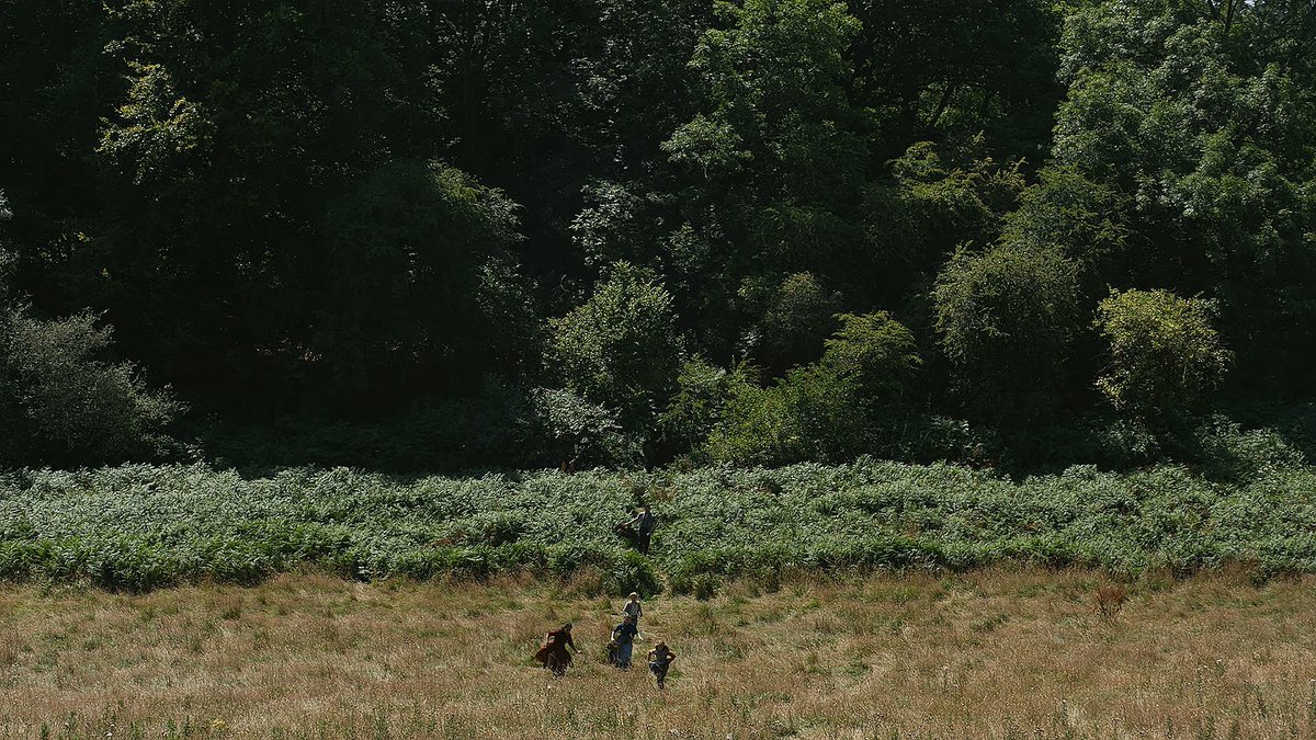 screenscaps's tweet image. hamnet (2025) dir. chloé zhao