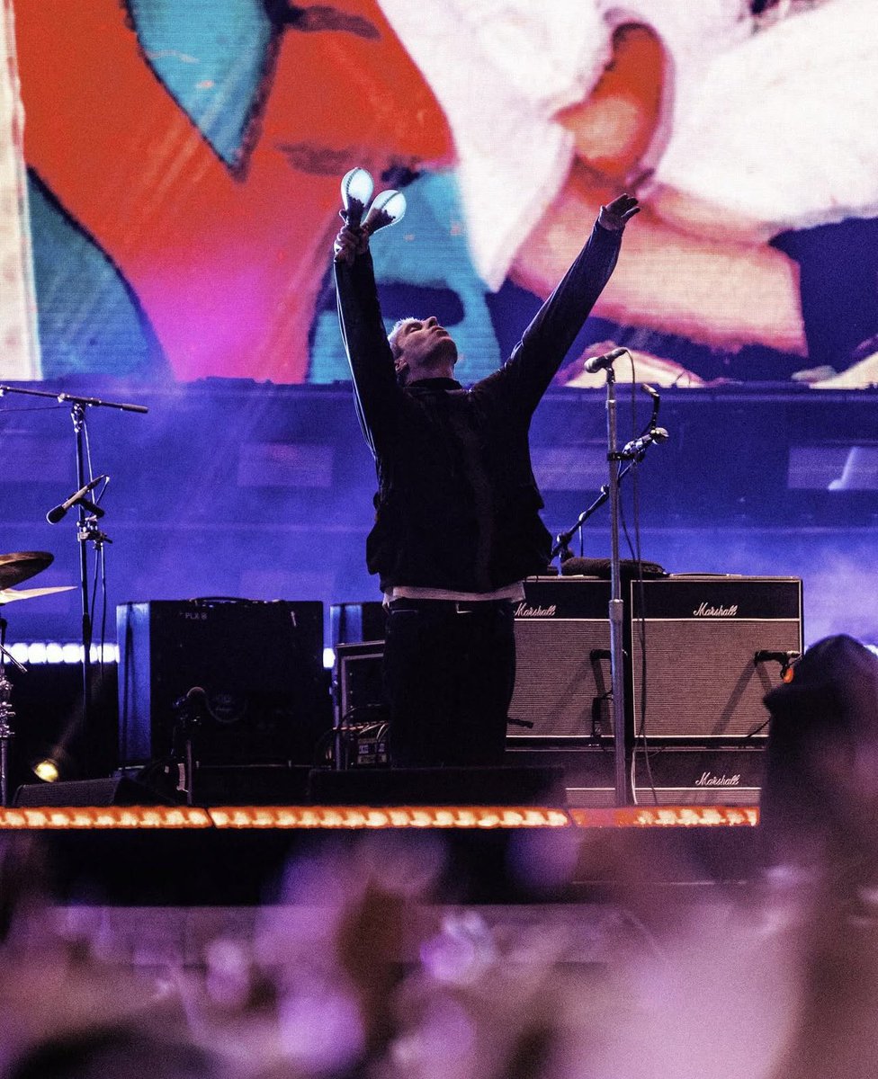 I hope people see that I’m singing from the depths of my fucking soul. And it’s the real deal. That’s all I can really do. (Liam Gallagher)

And I hope Liam can see that we Love him for this and so much more.