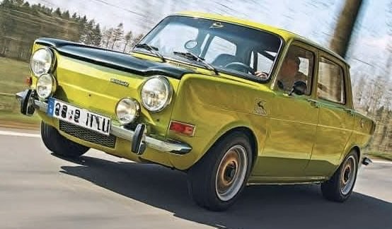 SalvOasi's tweet image. Simca 1000 Rallye 2

Presentata nel 1972, la Rallye 2 è la versione più grintosa della Simca 1000. Motore posteriore 4 cilindri 1.294 cm³, doppio carburatore Weber, 82 CV per appena 840 kg. Assetto rigido, carreggiate allargate, freni a disco anteriori e un carattere nervoso che…