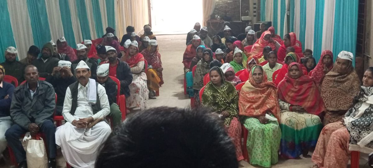 आम आदमी पार्टी द्वारा जारी मध्य प्रदेश जोड़ो अभियान के तहत वरिष्ठ नेता श्री भानुप्रताप सिंह परिहार द्वारा भिण्ड जिले की मालनपुर नगर पंचायत में तिलोरी मालनपुर सब्जी मंडी रोड पर की गई जनसभा। 
गत दिनों शुरू हुए मध्य प्रदेश जोड़ो अभियान के तहत आयोजित सभाओं की श्रृंखला में ये थी