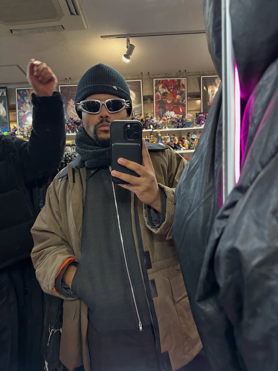 NewsWeeknd's tweet image. 😎