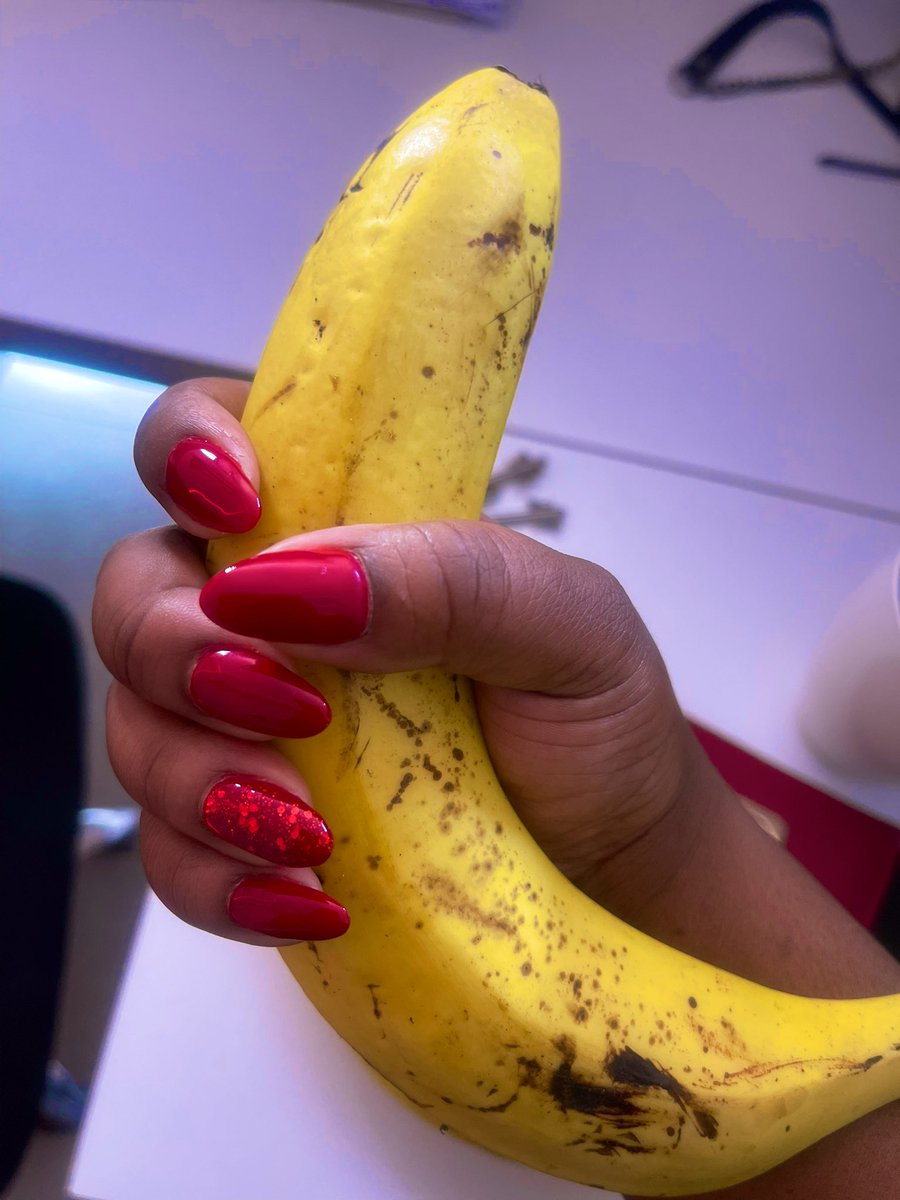issy_rams's tweet image. Beeen wanting to  wrap my tiny hand around a real banana