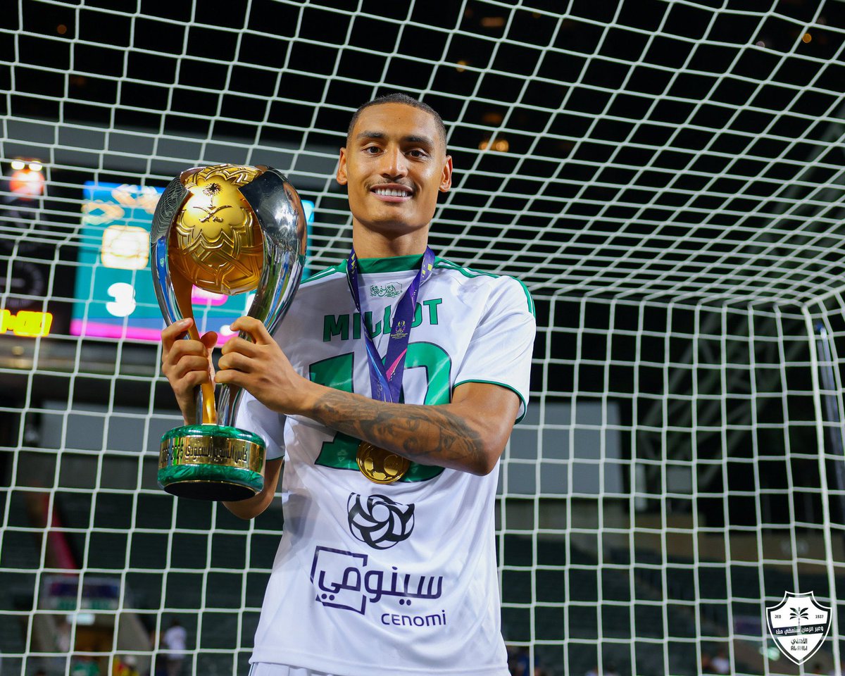 خاص🚨:

انزو ميليوت لايريد الاهلي الاعب لايشعر بالراحه في السعوديه النادي الاهلي يسوق عقده في الفتره الاخيره