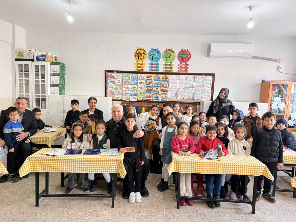 İyi tatiller çocuklar 🥰

İlçe Kaymakamımız Sayın Adem Karataş ile birlikte geleceğimizin teminatları minik kalplerin ve kıymetli ailelerinin karne heyecanına ortak olduk 🤗

Eğlence ve kitap dolu tatiller diliyorum. 🎉 📚 

📍Zekai Dursun İlkokulu