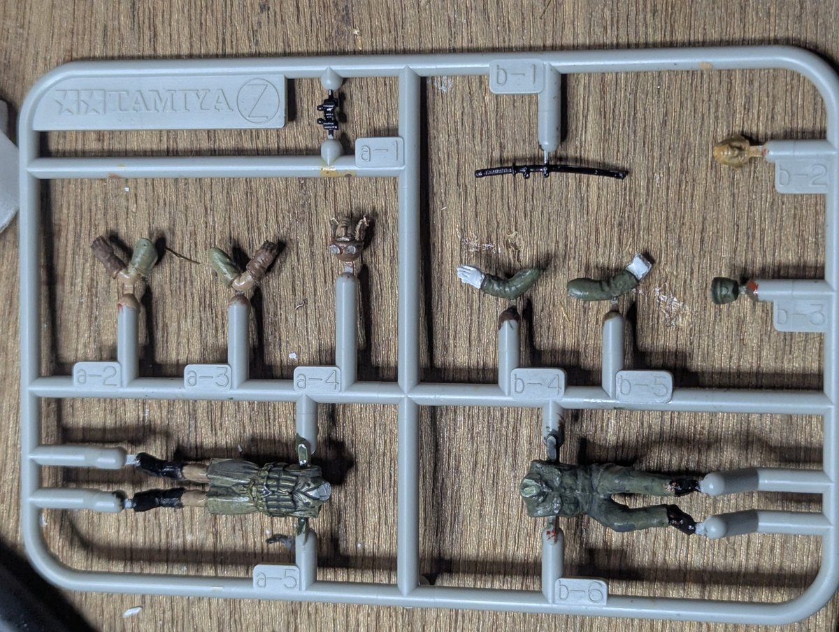 hit26's tweet image. #一式陸攻
一式陸攻アドミラル山本バージョン
飛行機模型で一番苦手なのはパイロットの塗装だったりする。