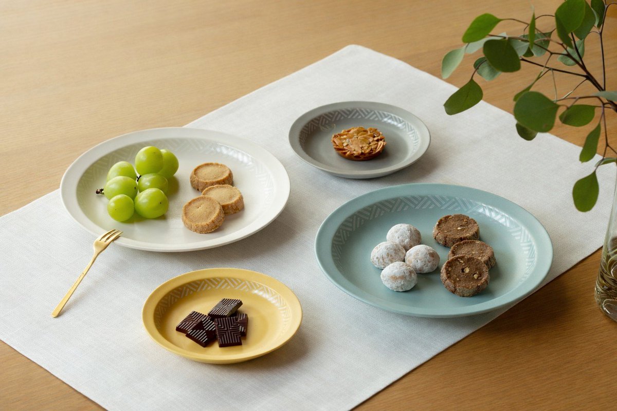 koransha_Co_Ltd's tweet image. by koranshaブランド【D-colors】シリーズ

香蘭社初のカラーマット釉6色×日本の伝統文様「網代（あじろ）」

色とデザインに合わせて配置を工夫した、現代の食卓に馴染む新しい器です😊

詳細・ご購入はリプライのURLから👇

#器好きと繋がりたい #伝統文様 #有田焼