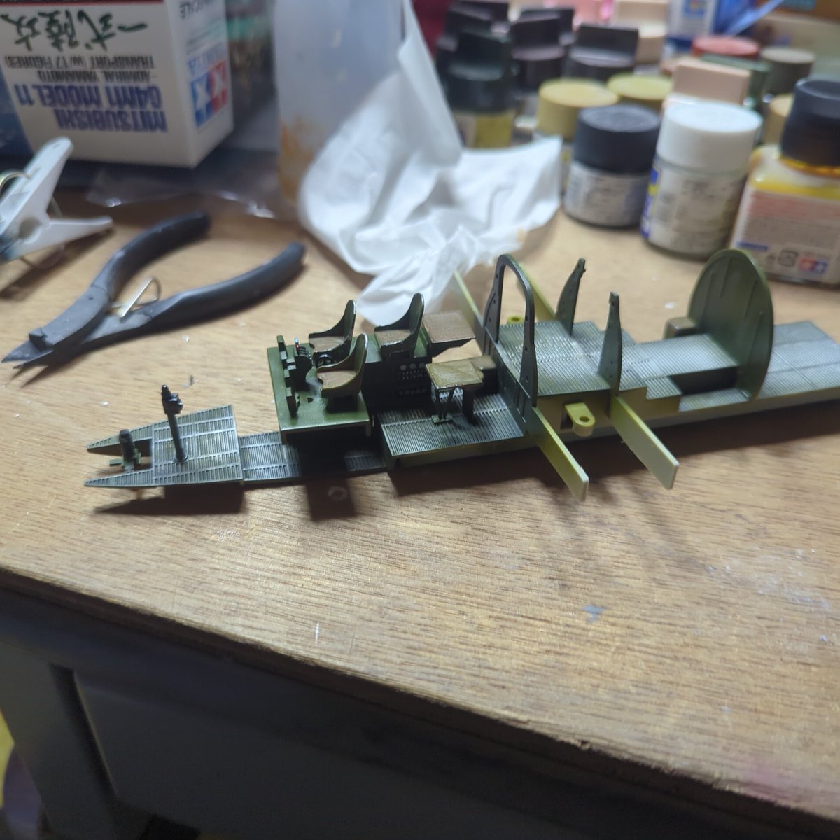 hit26's tweet image. #一式陸攻
一式陸攻アドミラル山本バージョン
機体の基本塗装は出来た。
機体内部はたいして見えないからこんなもんで。