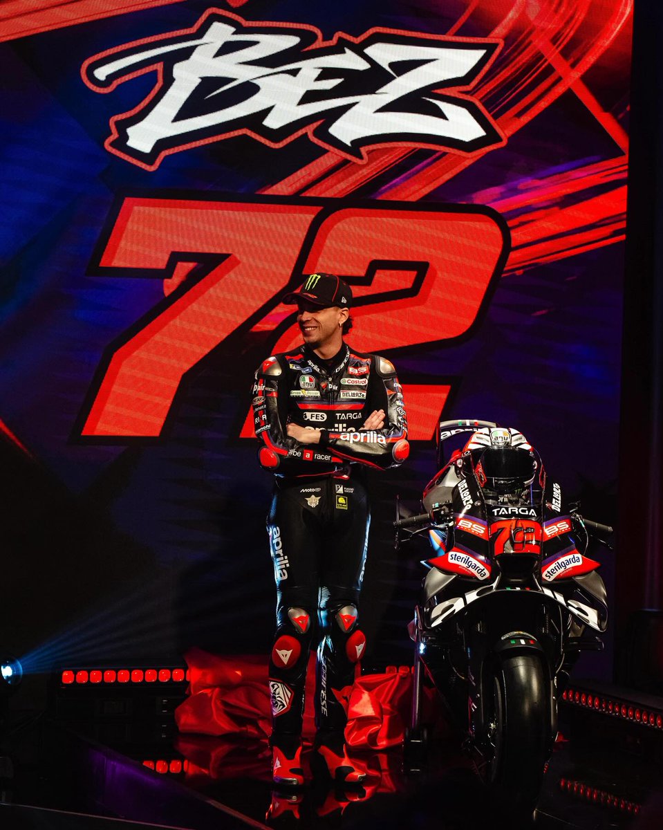 ApriliaPlanet's tweet photo. FORZA ❗@Marco12_B  ❤️
.
#ComeOnGuys ❤️
@ApriliaOfficial ❤️🇮🇹🔥
.
#MotoGP #TeamLaunch
.
#RSGP26
#TheMostBeautifulMotorcycle
.
❤️ https://t.co/OBviUtufyN