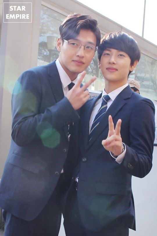 sky_k90's tweet photo. 장백기와 장그래 #미생 https://t.co/GsqfMZtW0m