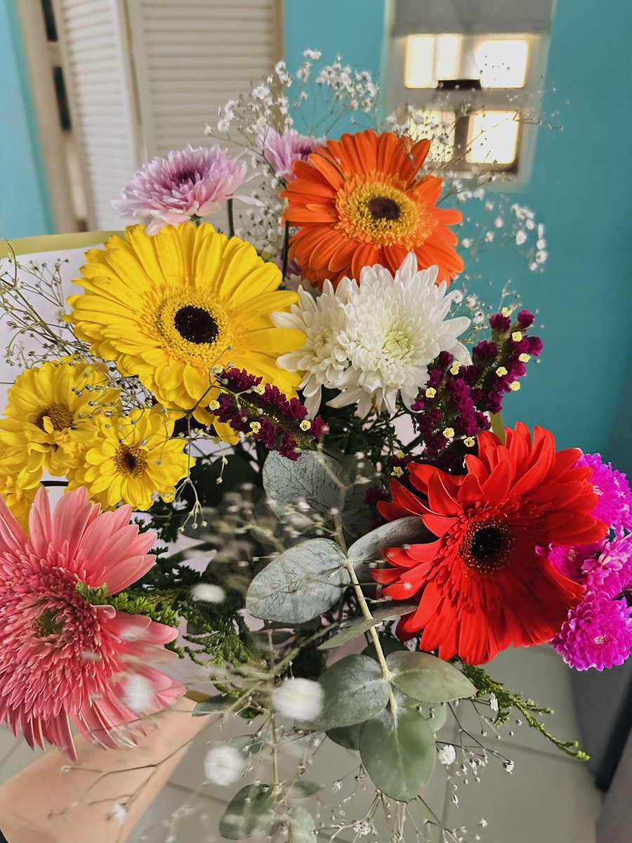robiborges's tweet photo. El siempre me da flores porque sabe lo feliz que me hacen https://t.co/aNbyH7PzOE