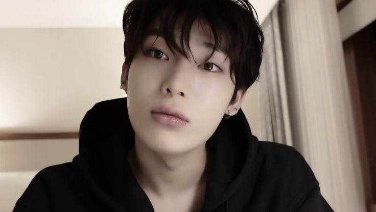 yjwnyoii's tweet photo. BEHIND THE HANDLE : once more

— a #sunwon filo au wherein 

Abrielle Kyle Callisto (sn) runs his business account with care, never expecting his ex Nico Salcedo (jw) as a customer. Every message stirs a hidden connection—though Nico doesn’t it’s Elle behind the screen https://t.co/G5qX85o4ee