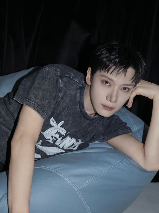 _Kpop_Stats_'s tweet photo. #TEN of #NCT / #WayV defines absolute creative excellence in his new collab with #CPSCHAPS! 🎨👕
Featuring his hand-drawn "TEN LOVE YOU" design, this limited-edition drop is a masterclass in idol-led artistry. Simply resplendent. ✨ https://t.co/PNdmJbeZYn