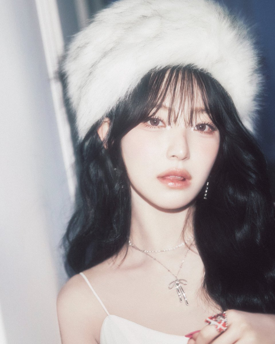 IseRosse's tweet image. 새해 첫 날 뿌렸던 ⭐향수 추천⭐

&amp;lt; 비비앙 콜린 &amp;gt;
약간 프미나 백지헌님이 떠오르는 향인데
자스민+라즈베리로 은은달달한 와중에 시더우드가 과하지 않게 살짝 눌러주는 느낌

연초부터 향따 당해서 기분이 넘 좋았음..