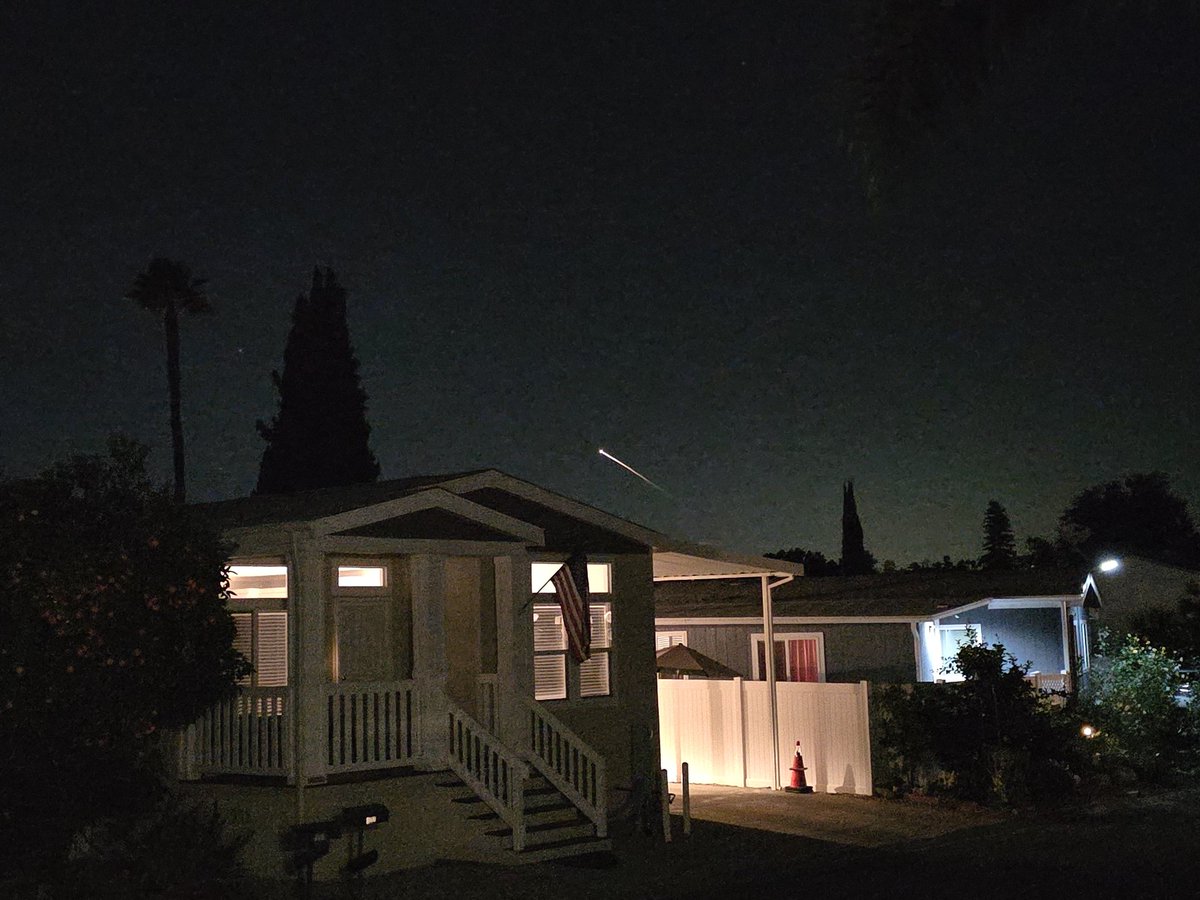 patmc4fun's tweet photo. Still pic and some video of the ISS astronauts burning through the atmosphere during reentry Wednesday night. Perfect landing in perfect conditions just off the coast in San Diego, including dolphins checking out the capsule after it landed. https://t.co/6zSwX1ErTk