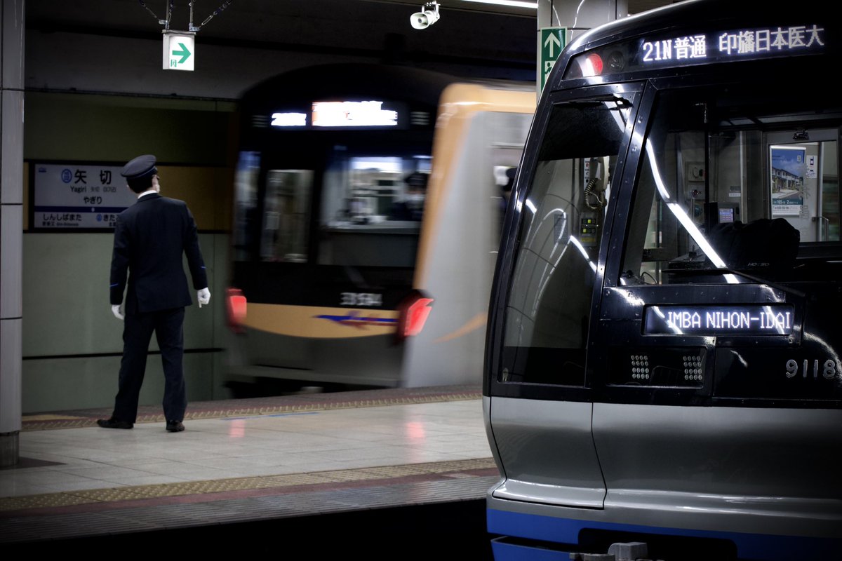 矢切でア特が副本線から普通を抜かすと言う珍現象が発生しました