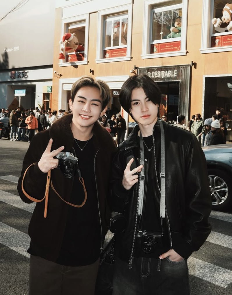 คู่หูดาวนิเทศจุฬา กล้องดิจิ มือกีต้าร์ เกมวาโล สองเหมียว