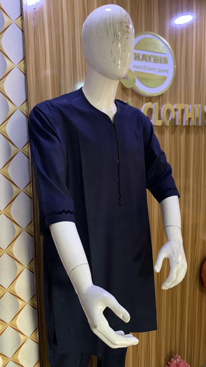 Haybis1's tweet image. Elegance in every stitch. This navy kurta from us at HAYBIS blends tradition with luxury—perfect for those who dress to impress. #MensFashion #LuxuryWear #KurtaStyle