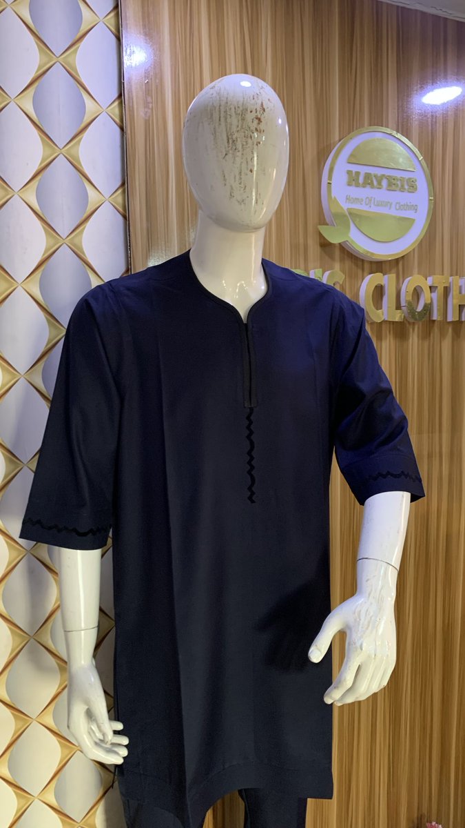 Haybis1's tweet image. Elegance in every stitch. This navy kurta from us at HAYBIS blends tradition with luxury—perfect for those who dress to impress. #MensFashion #LuxuryWear #KurtaStyle