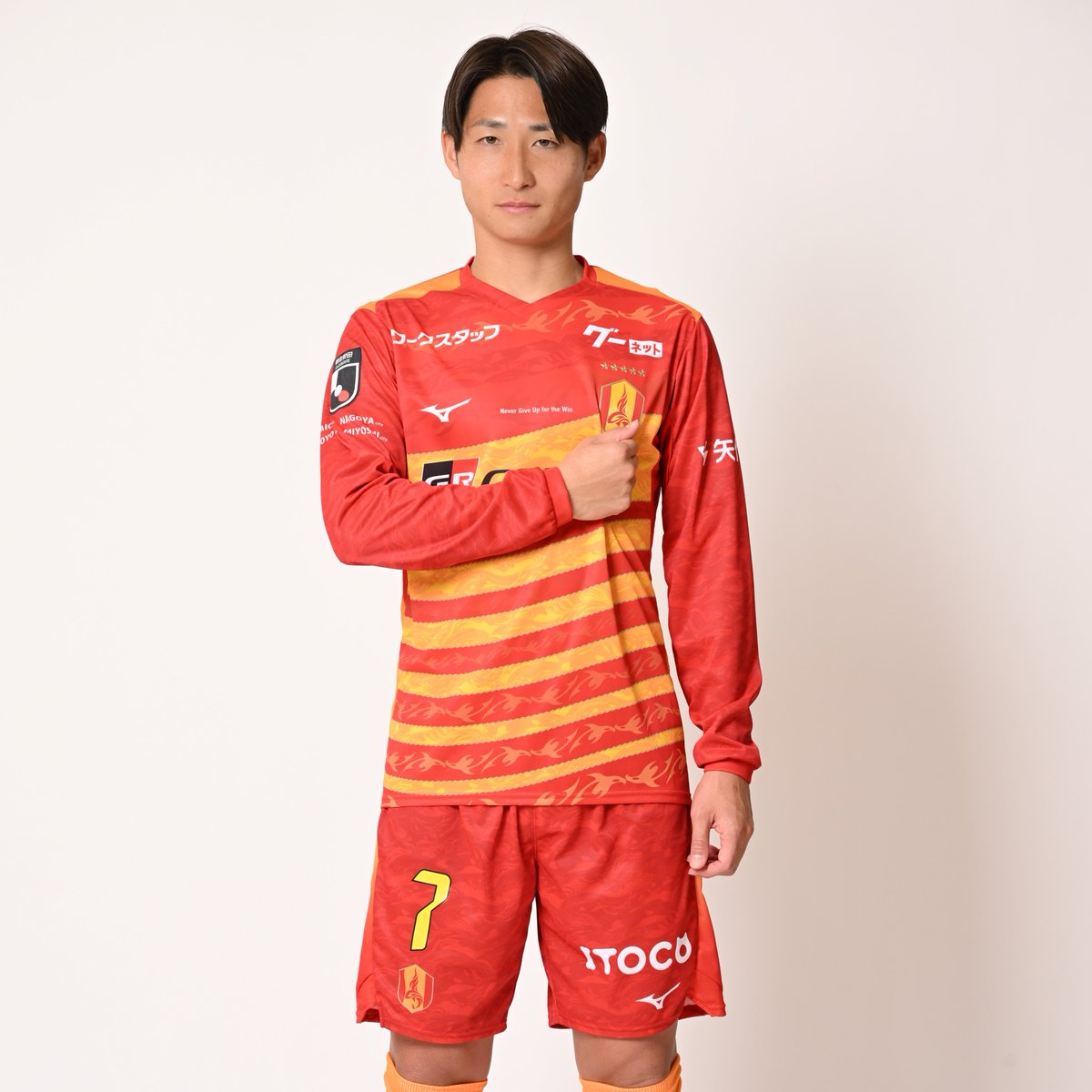 nge_official's tweet image. ／
「#百年構想リーグ」特別ユニフォーム
ユニフォーム売上ランキング👑
＼

1/15(木)時点でのランキング発表📢
みなさまは、誰のユニフォームを買いますか？？

🥇#藤井陽也 選手
🥈#稲垣祥 選手
🥉#和泉竜司 選手
4⃣ #森島司 選手
5⃣ #小屋松知哉 選手

購入は🔻
x.gd/bGHd9

#grampus…