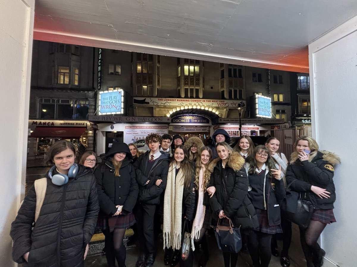 Some of our Year 11 drama students attending The Play That Goes Wrong for their GCSE drama written exam.&nbsp; @HarrisFedArts Image
