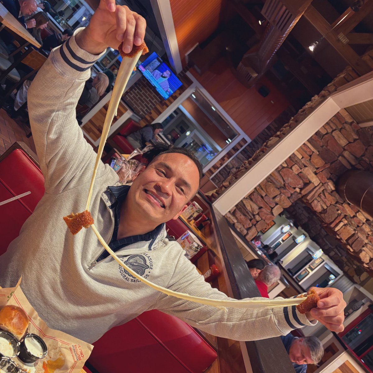 Rate my cheese pull <a href="/Chilis/">Chili's Grill & Bar</a> (it was a great time) 😁