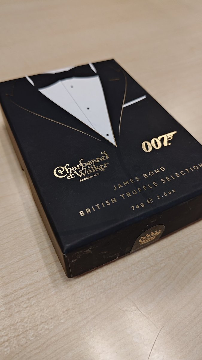 イギリス土産にチョコレート🍫頂いたのですが、パッケージが良いね！
『OO7』🎬️

そう言えば、新作やらないのかなぁ＞OO7