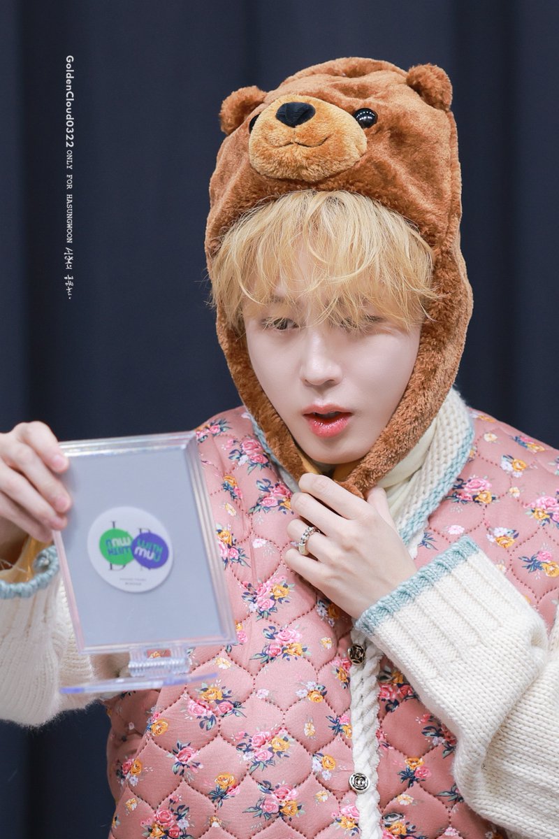 GoldenCloud0322's tweet image. 260111     
하성운 시그 팬싸       

외모쳌 ✅
본인 미모에 놀란 곰돌셍 

#하성운 #HASUNGWOON #Tell_The_World