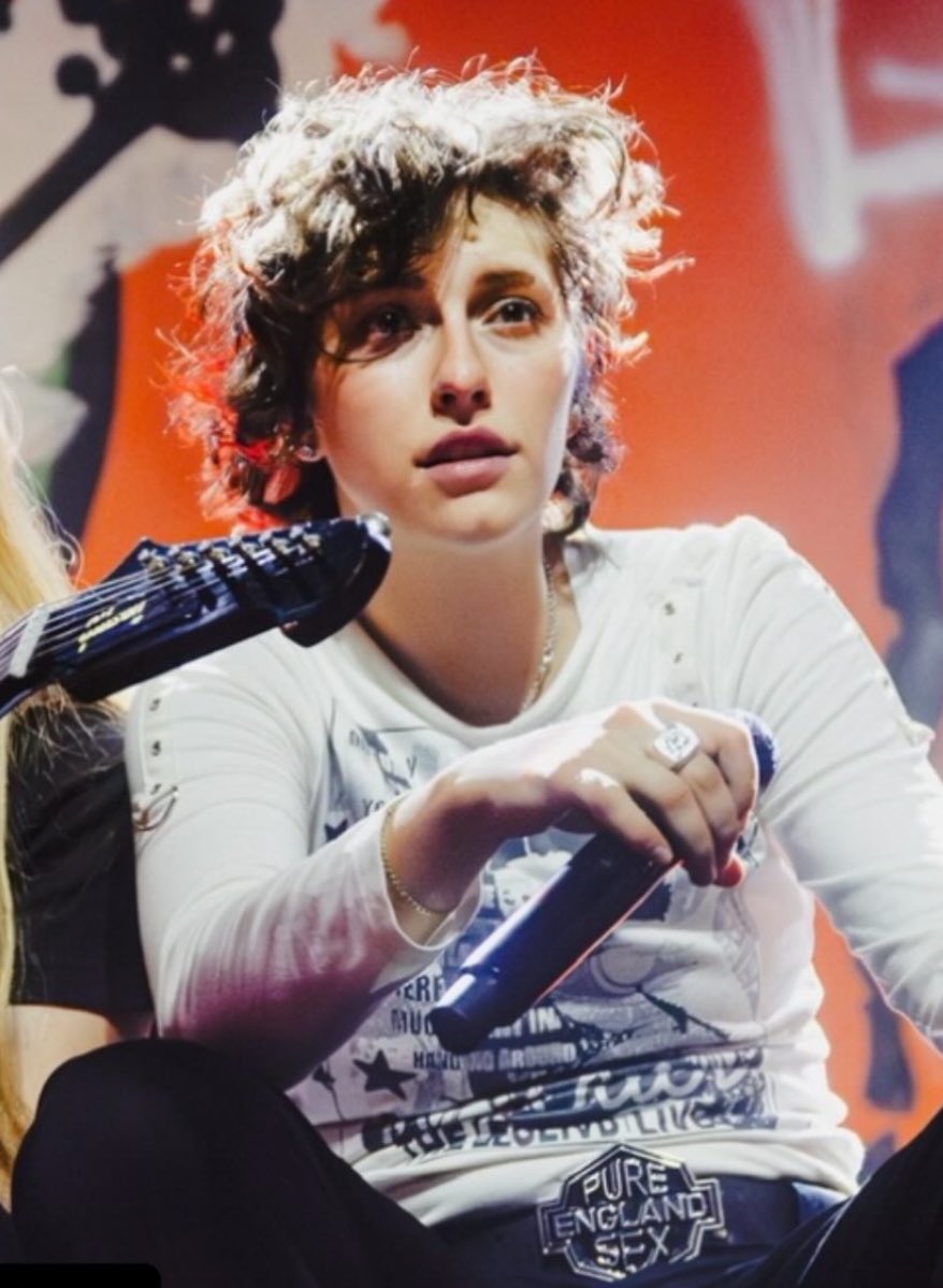 rubycoler's tweet image. looking so good omfg mikaela