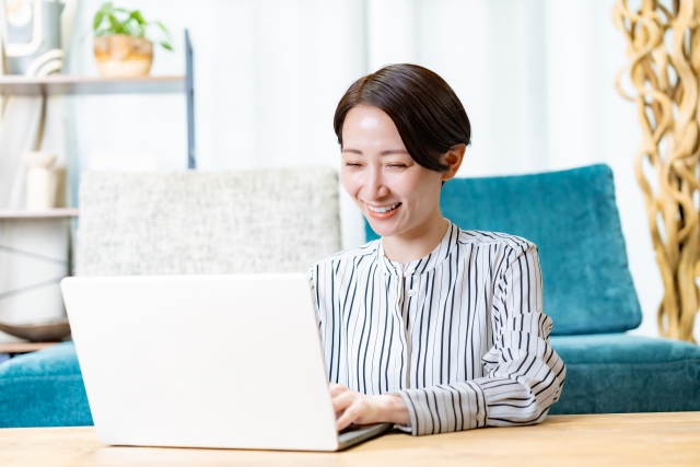 ✨Webデザイナーへの転職事例✨
主婦の30代女性が、
独学とオンラインスクールでデザインソフトとHTMLを習得。
クラウドソーシングで実績を積み、正社員採用へ。

20代から30代が多い職場で、リスキリングで学んだ「売れるデザイン」の知識が貢献！
ブランクを跳ね返す大きな武器となりました😊