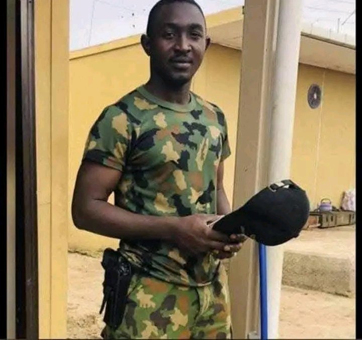 Bellotsoho's tweet image. Lt. Hamza S. Buba is my man of the year 2020:
  He was killed by Boko Haram in the North East while defending Nigeria. Look at what he wrote before his death:. 
     "If I die in war zone, box me up and send me home... Put my medal on my chest. Tell my mom I did my best...Tell my…