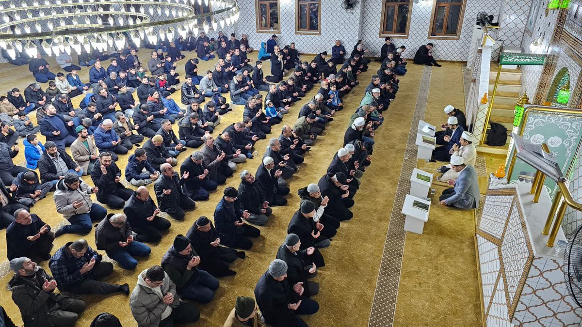 🕌🌙 Bismil’de Miraç Gecesi Dualarla İdrak Edildi 🌙🕌
Fatih Camii’nde düzenlenen programda, İsra ve Miraç Gecesi dualarla ihya edildi. İlçe Müftüsü Dr. Enver Polatoğlu’nun vaazının ardından Kur’ân-ı Kerim tilaveti ve Mevlid-i Şerif okundu. 🤲✨