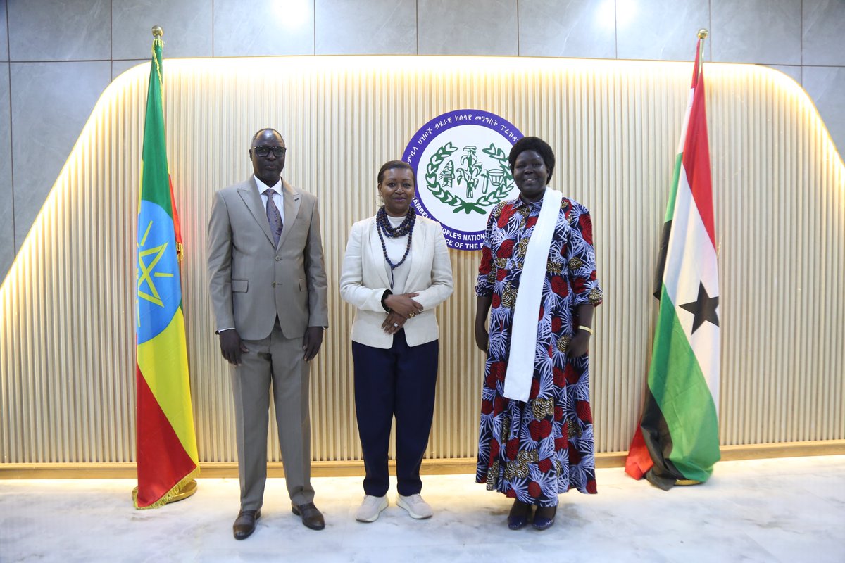 UNHCREthiopia's tweet image. This week, UNHCR Rep Mrs. @AissatNdiaye met with #Gambella Regional President Mrs. Alemitu Omod &amp;amp; VP Dr. Gatluak Ruon to join efforts towards peace in the region for both refugees &amp;amp; host communities and advocate for adequate support for the region.