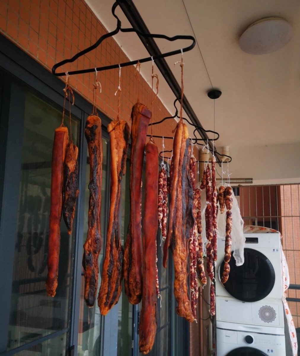 zhaotie41755427's tweet image. 家家户户晒腊肉、腊肠
年味越来越浓啦！ #pork #sausage