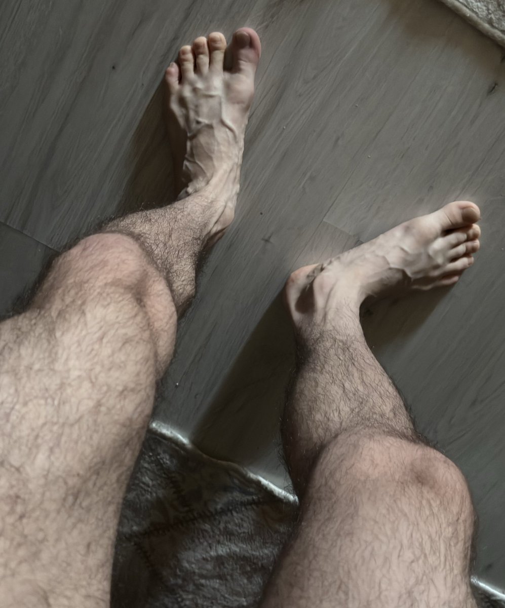 Turquoisee0's tweet image. Ayak damarrrlı olur 😁