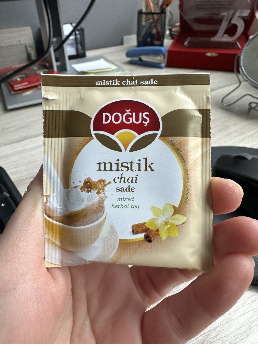 Ofiste çok hasta var, sabahtan beri şu aşağıdakiyle herkese ballı kara biberli şifa sütü yapıyorum. Güzel olduğunuz kadar anaç ruhlusunuz da hanımefendi hjdh