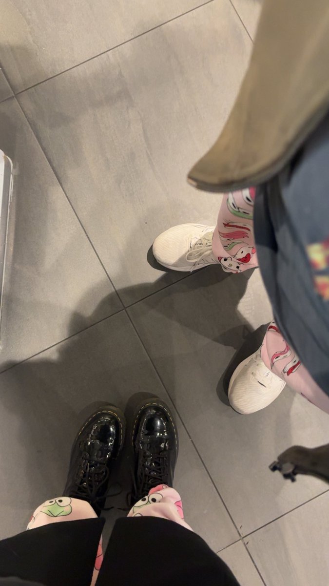 migraigne's tweet photo. When you wear your matching pjs to McDonald’s for breakfast. https://t.co/c85UogdeWZ