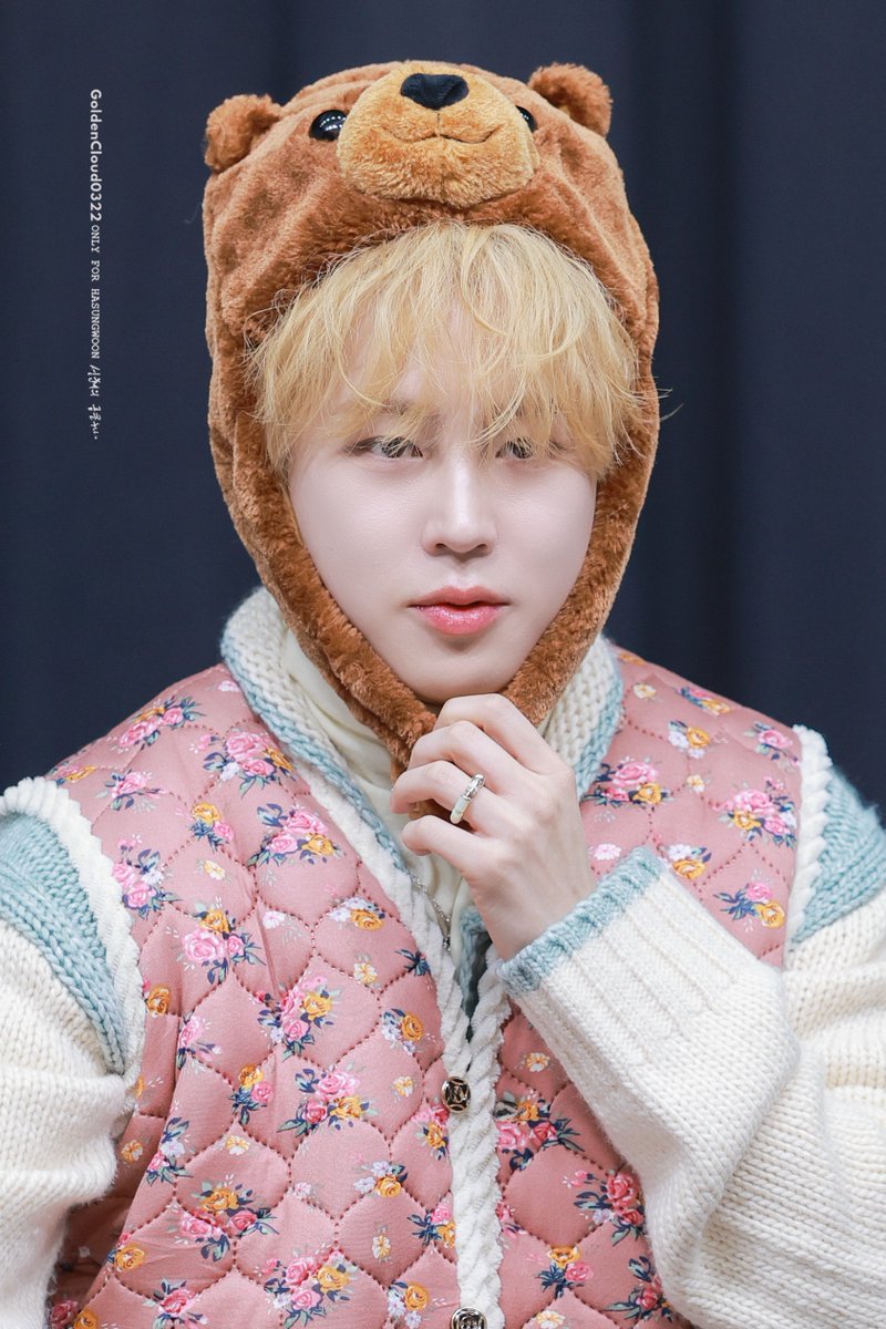 GoldenCloud0322's tweet image. 260111     
하성운 시그 팬싸       

순간의 예댕셍
하늘의 선택은? 예곰 vs 댕곰 

#하성운 #HASUNGWOON #Tell_The_World