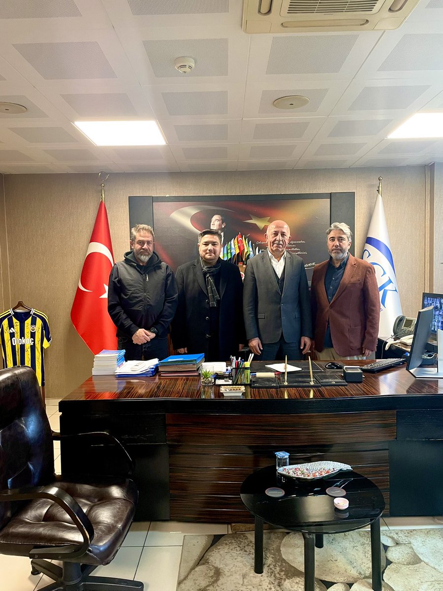 Kadıköy SGK müdürü değerli hemşerimiz sn. İsa Havakara’ya nezaket ziyaretinde bulunduk. 

Nazik misafirperverliği için değerli hemşerimize çok teşekkür ediyoruz.