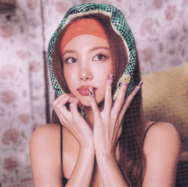 NAYEON SOURCE tweet media
