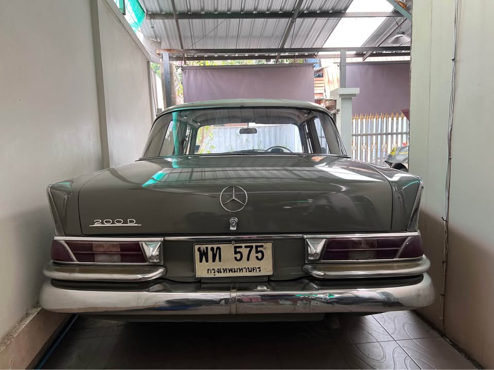 TaaSaparot's tweet image. Benz 200D, 1965 
#Benz #Thailand