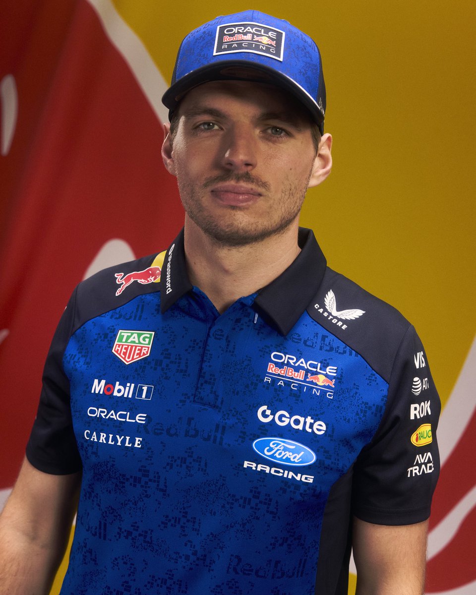 VerstappenCOM's tweet image. A new chapter begins 💪

Shop the 2026 @redbullracing teamwear NOW on store.verstappen.com
